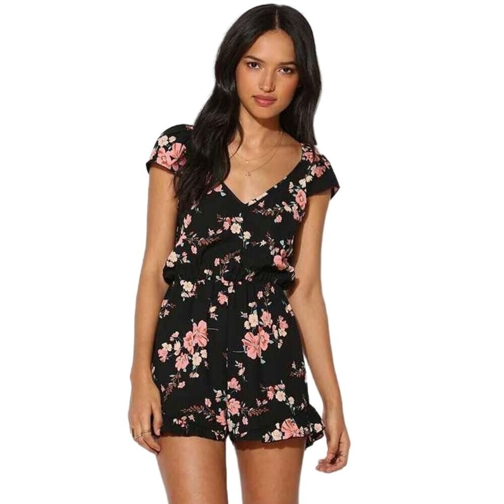 Pins & Needles V-Neck Flutter Floral‎ Romper Black Size M